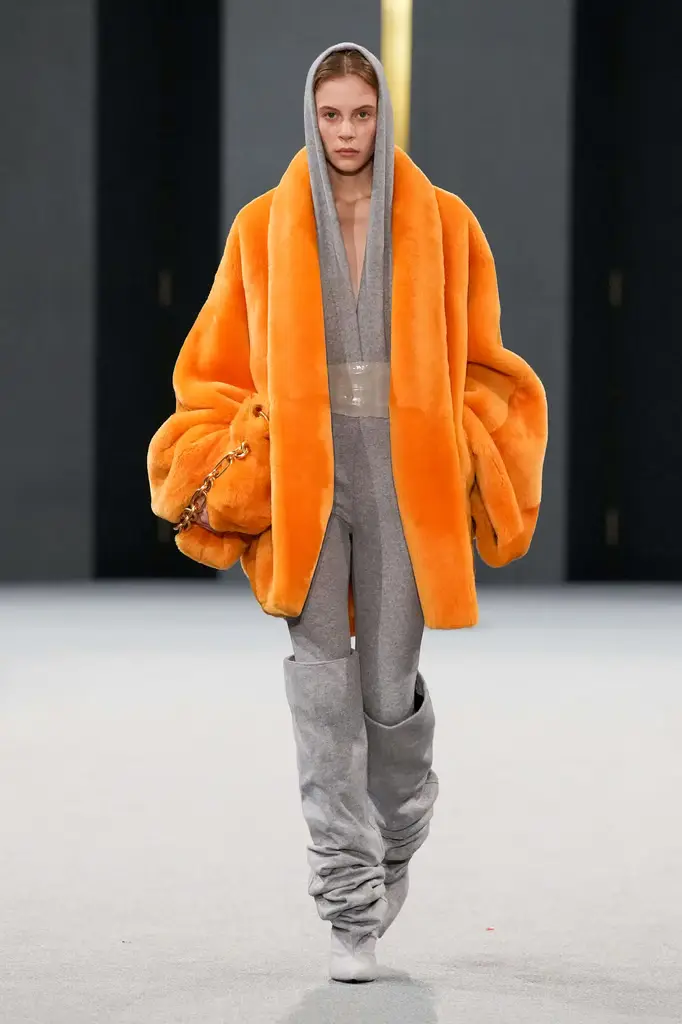 Balmain FW25: Cozy Chic With an Edge - Image 3