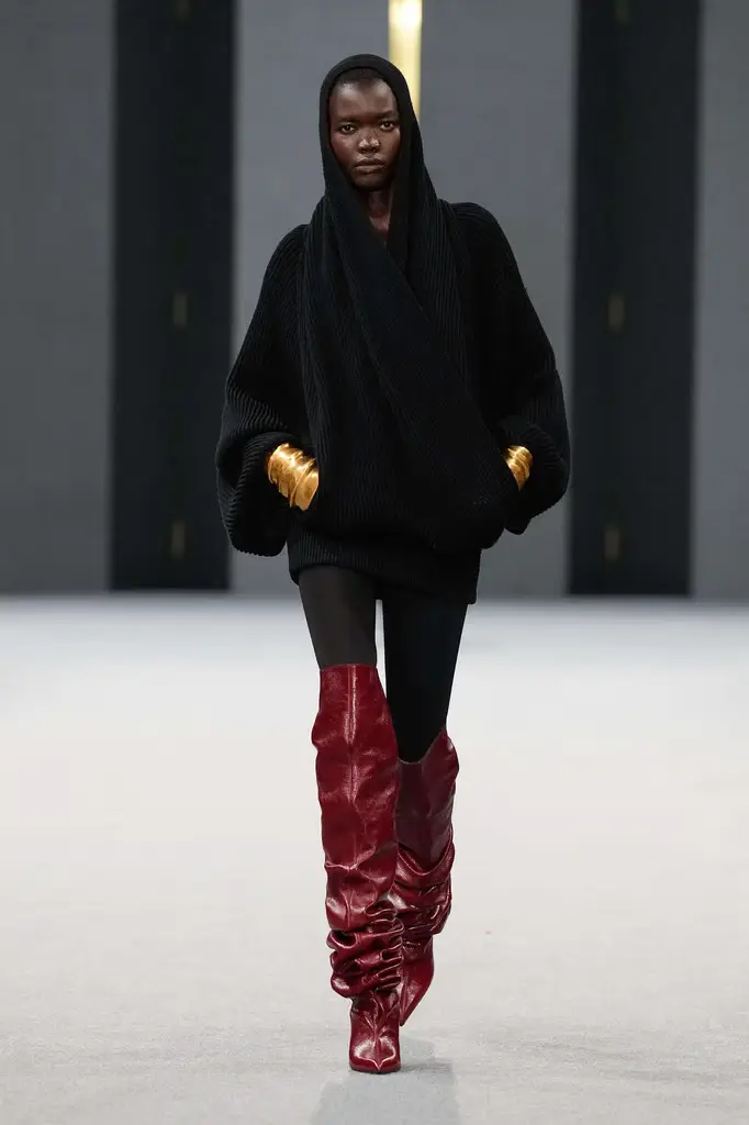 Balmain FW25: Cozy Chic With an Edge - Image 6
