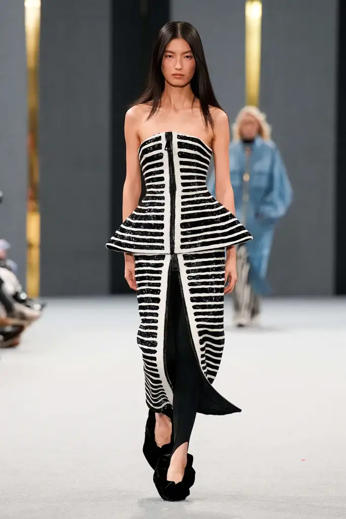 Balmain FW25: Cozy Chic With an Edge - Relaxed Yet Impactful - Image 17