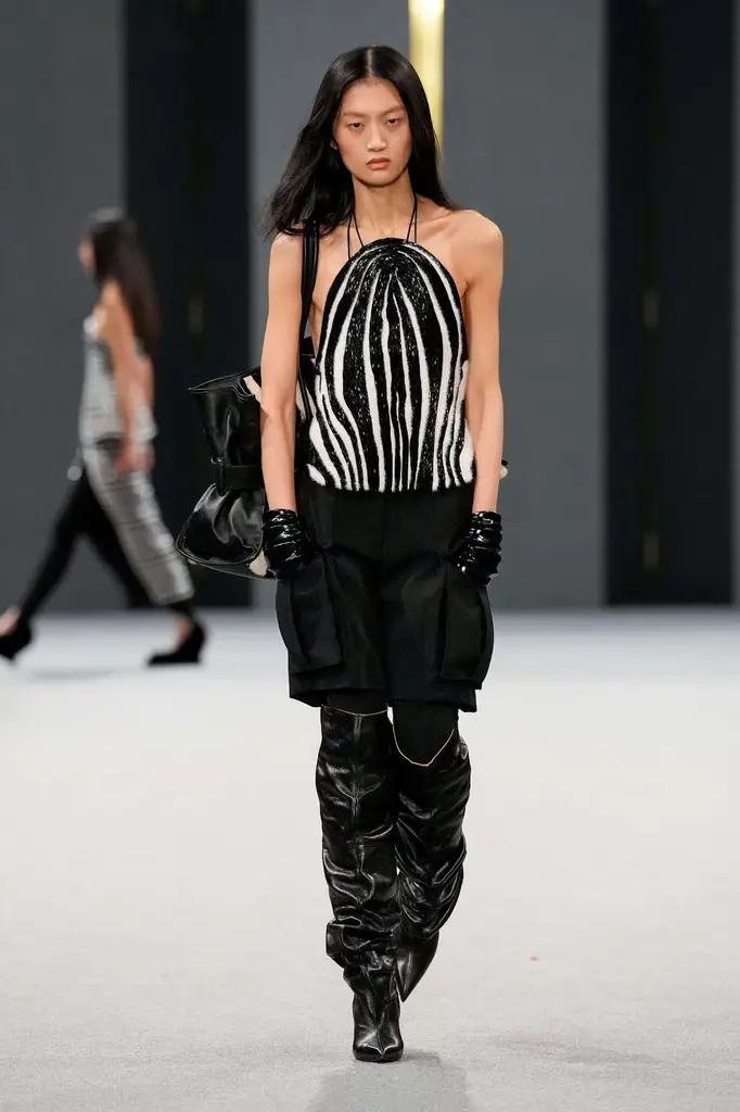 Balmain FW25: Cozy Chic With an Edge - Relaxed Yet Impactful - Image 12