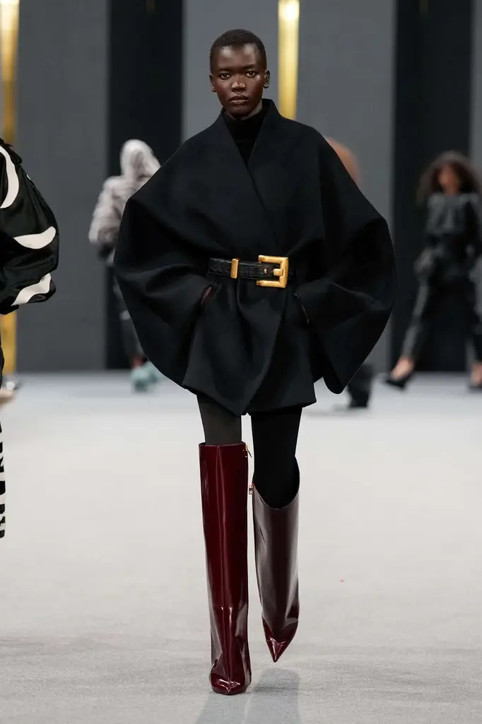 Balmain FW25: Cozy Chic With an Edge - Relaxed Yet Impactful - Image 20