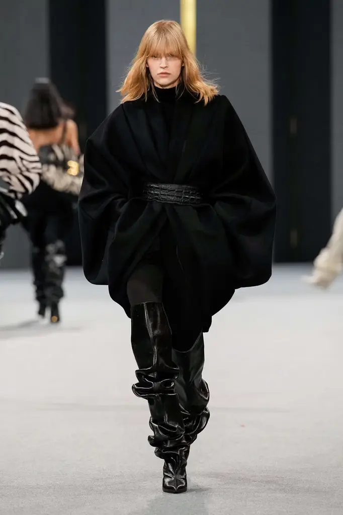 Balmain FW25: Cozy Chic With an Edge - Relaxed Yet Impactful - Image 22