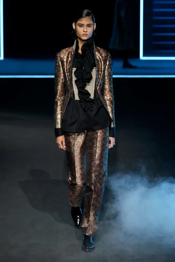 Dior FW25 RTW Brings Theatrical Tailoring to the Tuileries - A Theatrical Beginning - Image 14
