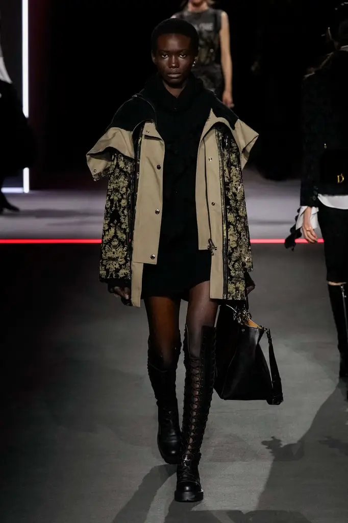 Dior FW25 RTW Brings Theatrical Tailoring to the Tuileries - A Theatrical Beginning - Image 11