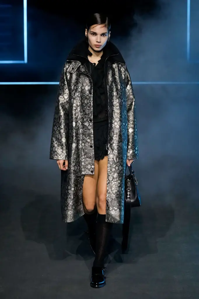 Dior FW25 RTW Brings Theatrical Tailoring to the Tuileries - A Theatrical Beginning - Image 18