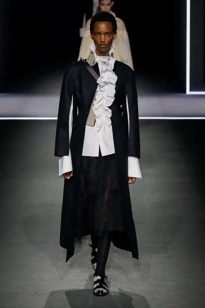 Dior FW25 RTW Brings Theatrical Tailoring to the Tuileries - A Theatrical Beginning - Image 5