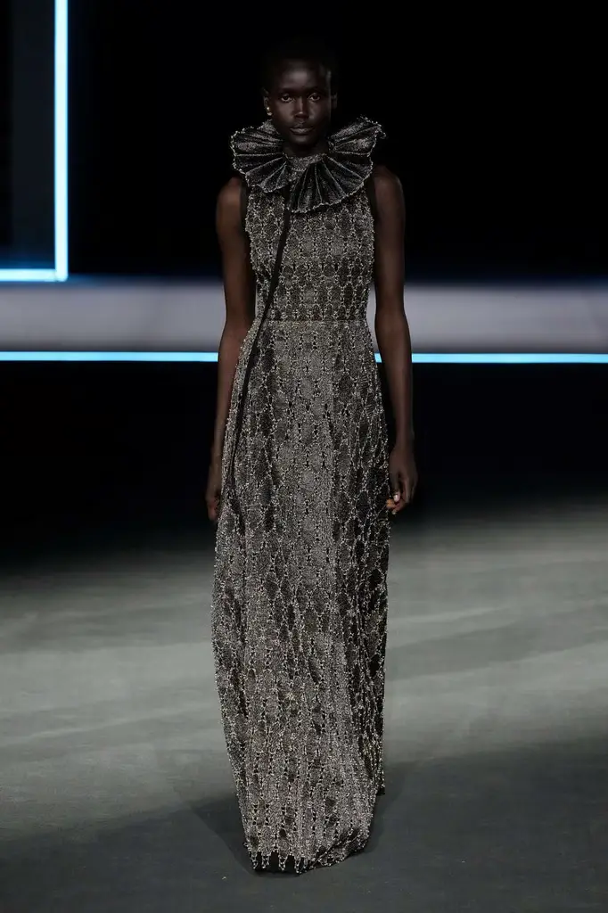 Dior FW25 RTW Brings Theatrical Tailoring to the Tuileries - A Theatrical Beginning - Image 20