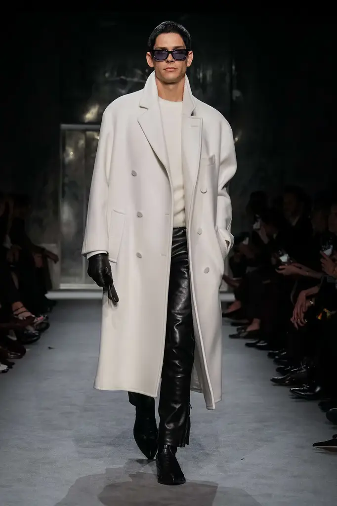 Tom Ford FW25: The Morning After, Wrapped in Desire - Image 4