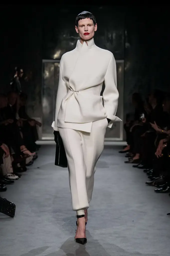 Tom Ford FW25: The Morning After, Wrapped in Desire - Image 5