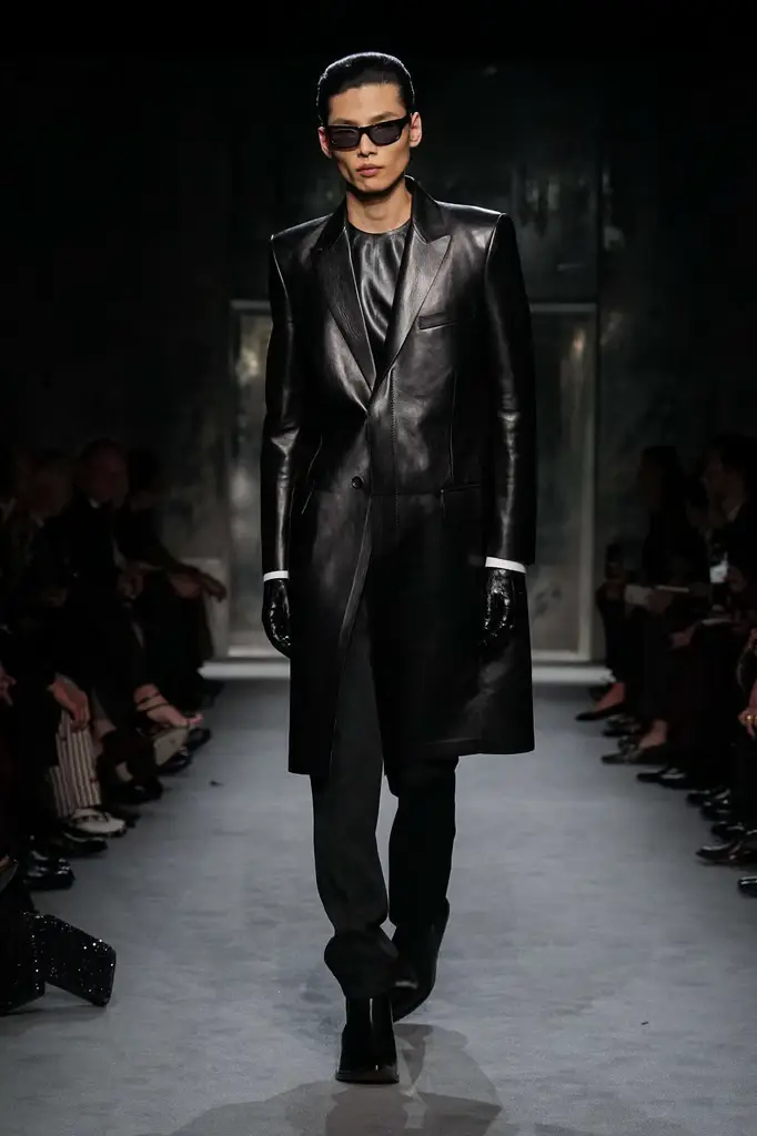 Tom Ford FW25: The Morning After, Wrapped in Desire - Image 2