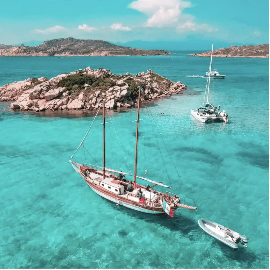 Sardinia Hidden Gems 𝐋'𝐀𝐫𝐜𝐢𝐩𝐞𝐥𝐚𝐠𝐨 𝐝𝐢 𝐋𝐚 𝐌𝐚𝐝𝐝𝐚𝐥𝐞𝐧𝐚
