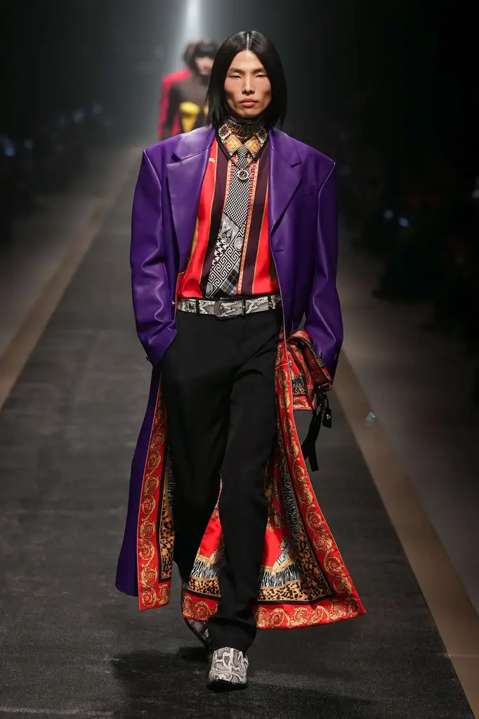 Versace Fall/Winter 2025/26: Baroque Power on the Tracks - Versace Menswear Inspired by Roman Art - Image 20