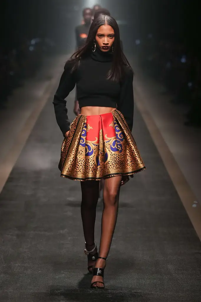 Versace Fall/Winter 2025/26: Baroque Power on the Tracks - Image 3