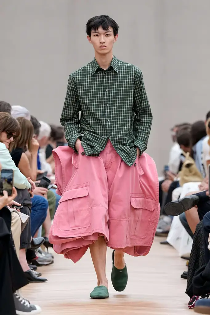 Dior Men Spring/Summer 2026 Breaks the Archive Wide Open - The Show Opens With Silence, Then Disruption - Image 3