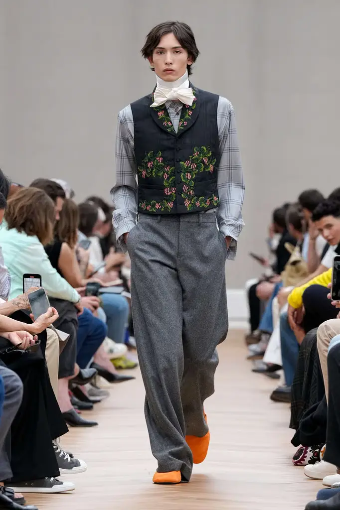Dior Men Spring/Summer 2026 Breaks the Archive Wide Open - The Show Opens With Silence, Then Disruption - Image 4