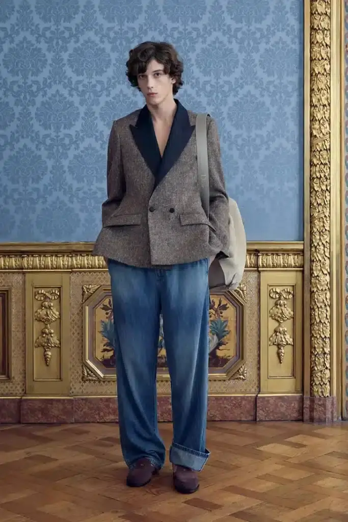 Dior Men Pre-Fall 2026: Anderson Builds on His Signature Tweed, Frock Coats, and Delft Shorts - A Narrative in Every Stitch - Image 3