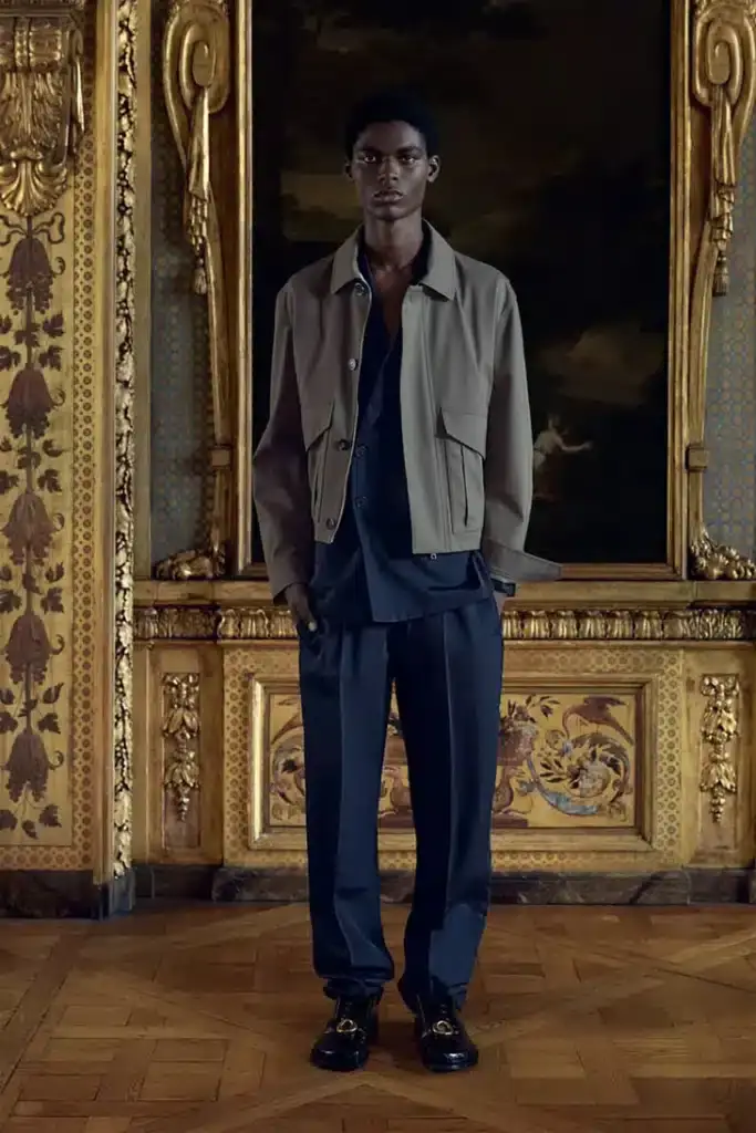 Dior Men Pre-Fall 2026: Anderson Builds on His Signature Tweed, Frock Coats, and Delft Shorts - A Narrative in Every Stitch - Image 4