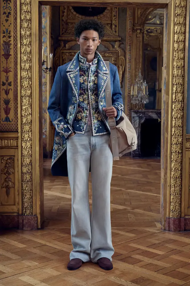 Dior Men Pre-Fall 2026: Anderson Builds on His Signature Tweed, Frock Coats, and Delft Shorts - Image 2