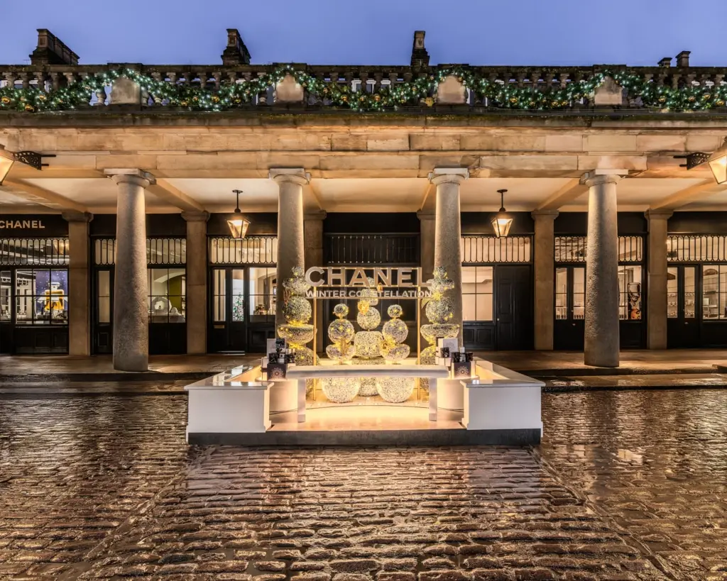 Chanel Beauty Takes Over Covent Garden With a Celestial Holiday Installation - Image 1
