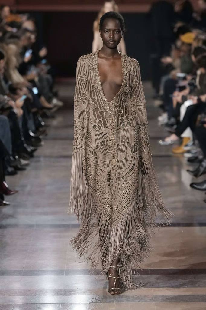 Elie Saab Spring 2026 Haute Couture Transforms the Palais de Chaillot Into a Marrakech Riad - Elie Saab Spring 2026 Haute Couture - Image 8