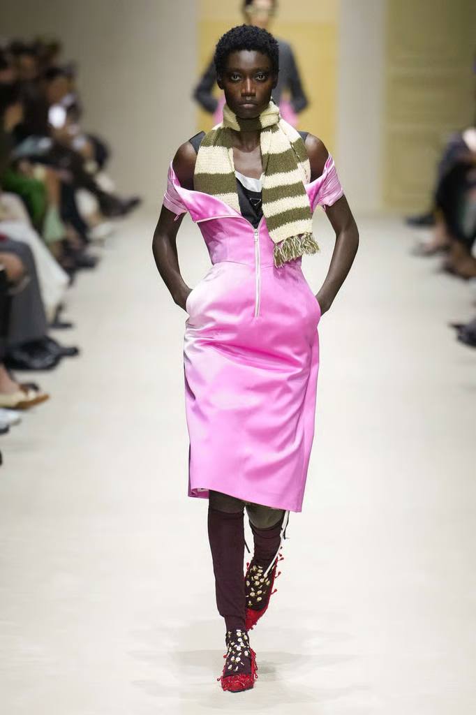 Milan Fashion Week: Prada Fall/Winter 2026-2027 Peels Back Every Layer to Find the Truth Underneath - Built to Break Open - Image 6
